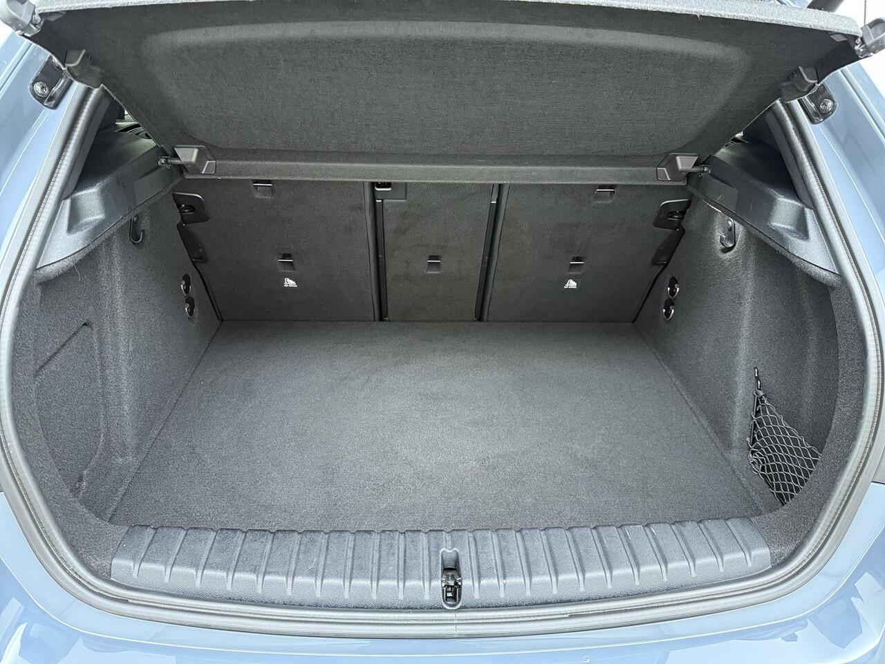 BMW 1-SERIE 118i Executive Edition M Sport VAN: ¤34.900,- VOOR: ¤29.877 UW EINDEJAARSVOORDEEL: ¤5.023,- | M SPORT | HARMAN & KARDON | ELEKTRISCHE ACHTERKLEP | CAMERA | ADAPTIVE CRUISE CONTROL | STOEL- & STUURVERWARMING | HEAD-UP | 19 INCH | INDIVIDUAL KLEUR STORM BAY