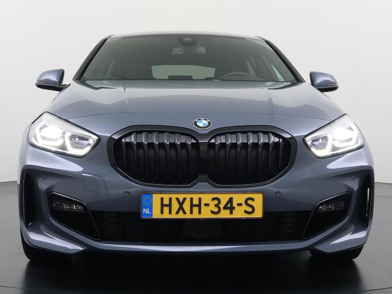 BMW 1-SERIE 118i Executive Edition M Sport VAN: ¤34.900,- VOOR: ¤29.877 UW EINDEJAARSVOORDEEL: ¤5.023,- | M SPORT | HARMAN & KARDON | ELEKTRISCHE ACHTERKLEP | CAMERA | ADAPTIVE CRUISE CONTROL | STOEL- & STUURVERWARMING | HEAD-UP | 19 INCH | INDIVIDUAL KLEUR STORM BAY