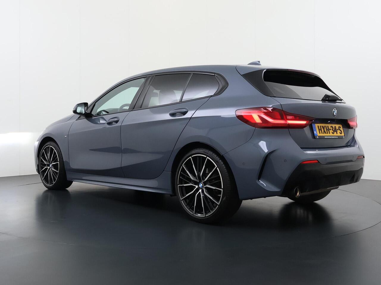 BMW 1-SERIE 118i Executive Edition M Sport VAN: ¤34.900,- VOOR: ¤29.877 UW EINDEJAARSVOORDEEL: ¤5.023,- | M SPORT | HARMAN & KARDON | ELEKTRISCHE ACHTERKLEP | CAMERA | ADAPTIVE CRUISE CONTROL | STOEL- & STUURVERWARMING | HEAD-UP | 19 INCH | INDIVIDUAL KLEUR STORM BAY