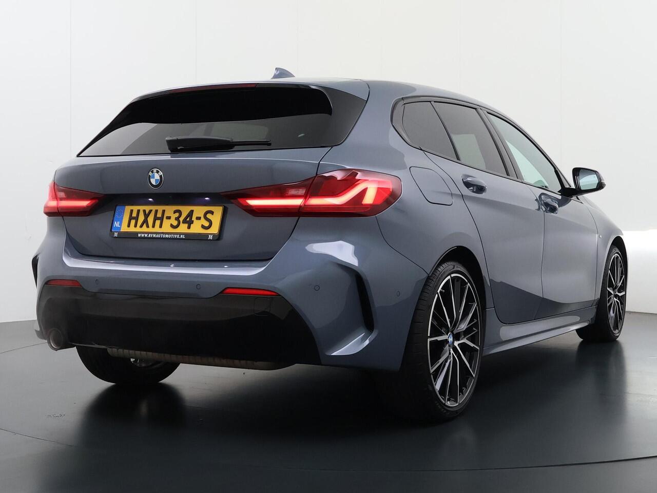 BMW 1-SERIE 118i Executive Edition M Sport VAN: ¤34.900,- VOOR: ¤29.877 UW EINDEJAARSVOORDEEL: ¤5.023,- | M SPORT | HARMAN & KARDON | ELEKTRISCHE ACHTERKLEP | CAMERA | ADAPTIVE CRUISE CONTROL | STOEL- & STUURVERWARMING | HEAD-UP | 19 INCH | INDIVIDUAL KLEUR STORM BAY