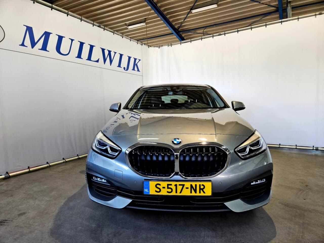 BMW 1-SERIE 118i Introduction Edition / Virtual / Sportstoelen / NL Auto