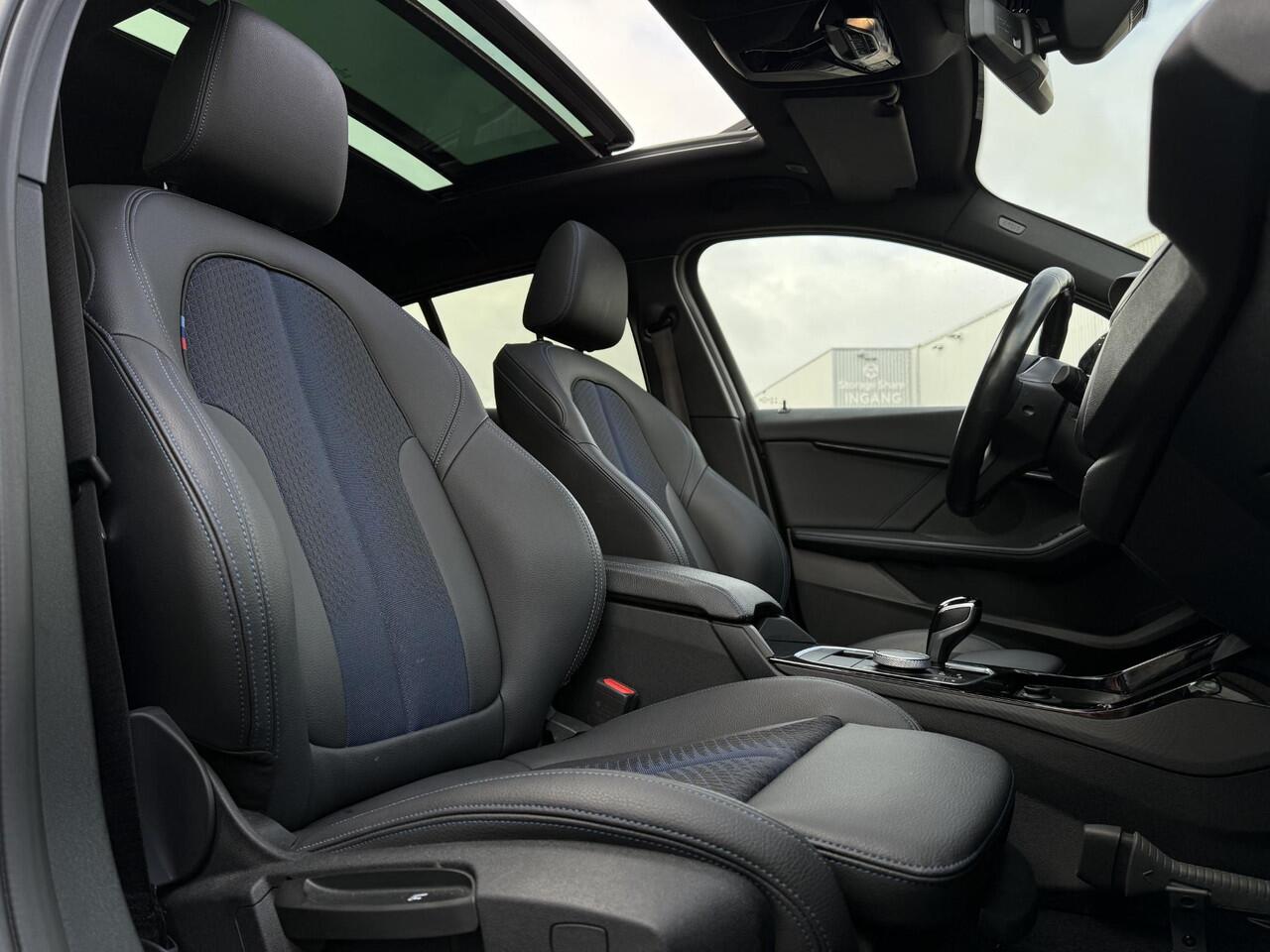 BMW 1-SERIE 118i Aut. M-Sport Edition | Panorama | Camera | Sport Stoelen | Sfeer Verlichting | Apple Carplay |
