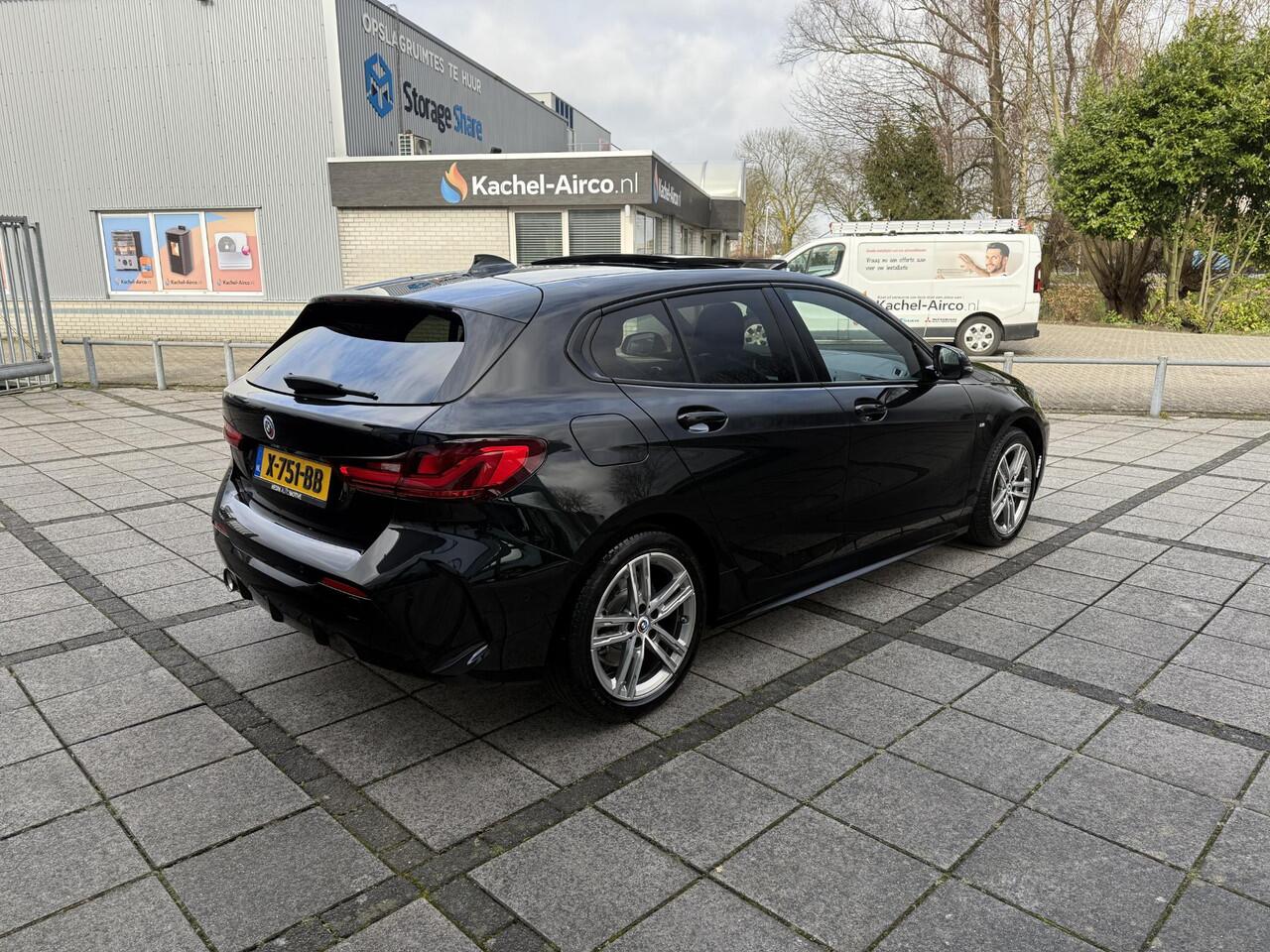 BMW 1-SERIE 118i Aut. M-Sport Edition | Panorama | Camera | Sport Stoelen | Sfeer Verlichting | Apple Carplay |