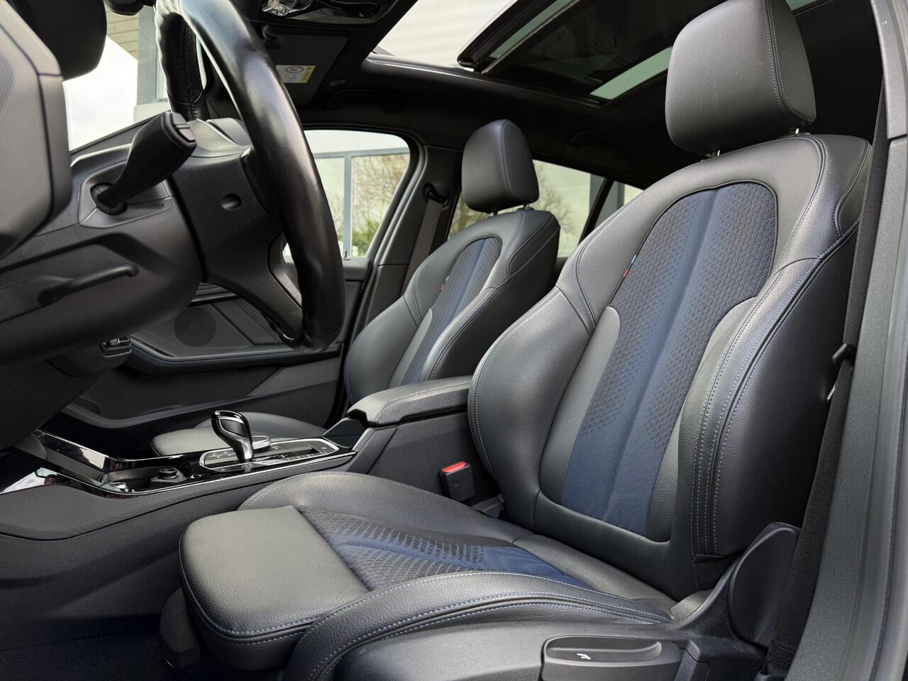 BMW 1-SERIE 118i Aut. M-Sport Edition | Panorama | Camera | Sport Stoelen | Sfeer Verlichting | Apple Carplay |