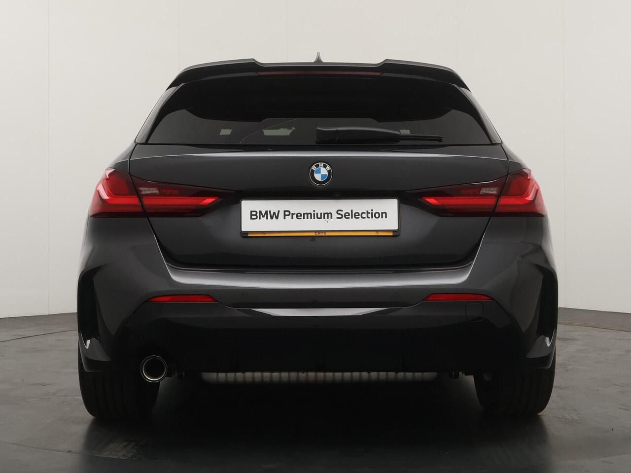 BMW 1-SERIE 118i Executive M-sportpakket | Panoramadak | HiFi | Stuurverwarming |