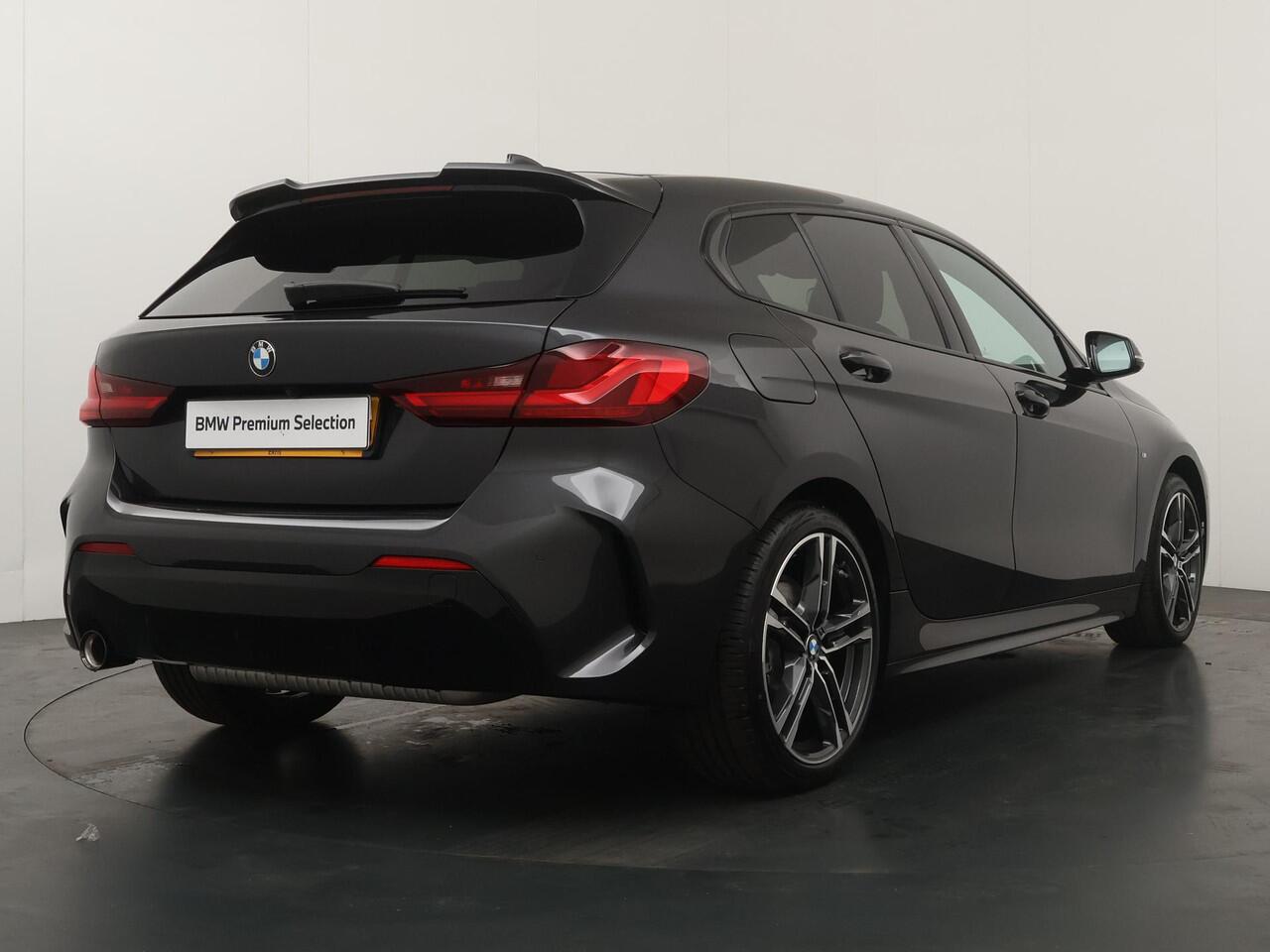 BMW 1-SERIE 118i Executive M-sportpakket | Panoramadak | HiFi | Stuurverwarming |
