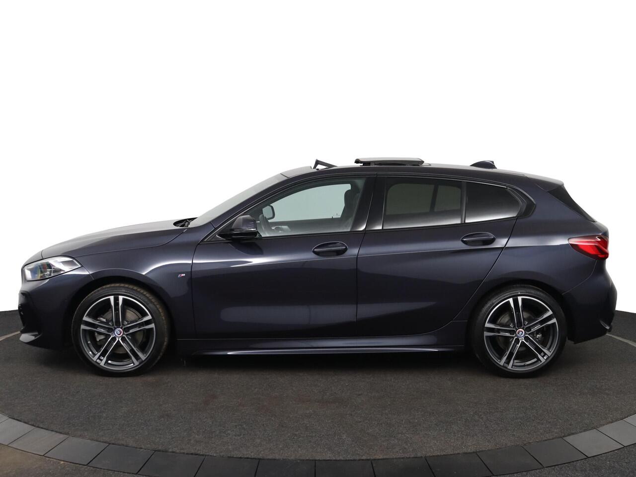 BMW 1-SERIE 118i Executive | Individual kleur | Panoramadak