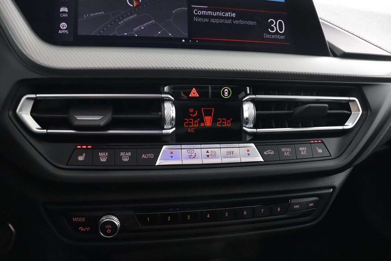 BMW 1-SERIE 118i Executive | Individual kleur | Panoramadak