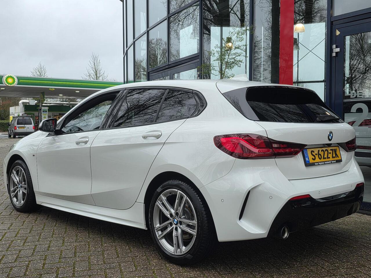 BMW 1-SERIE 118i M-SPORT | Navigatie | Stoelen + Stuur verwarmbaar | Cruise Control | Electr. achterklep | Climate Control