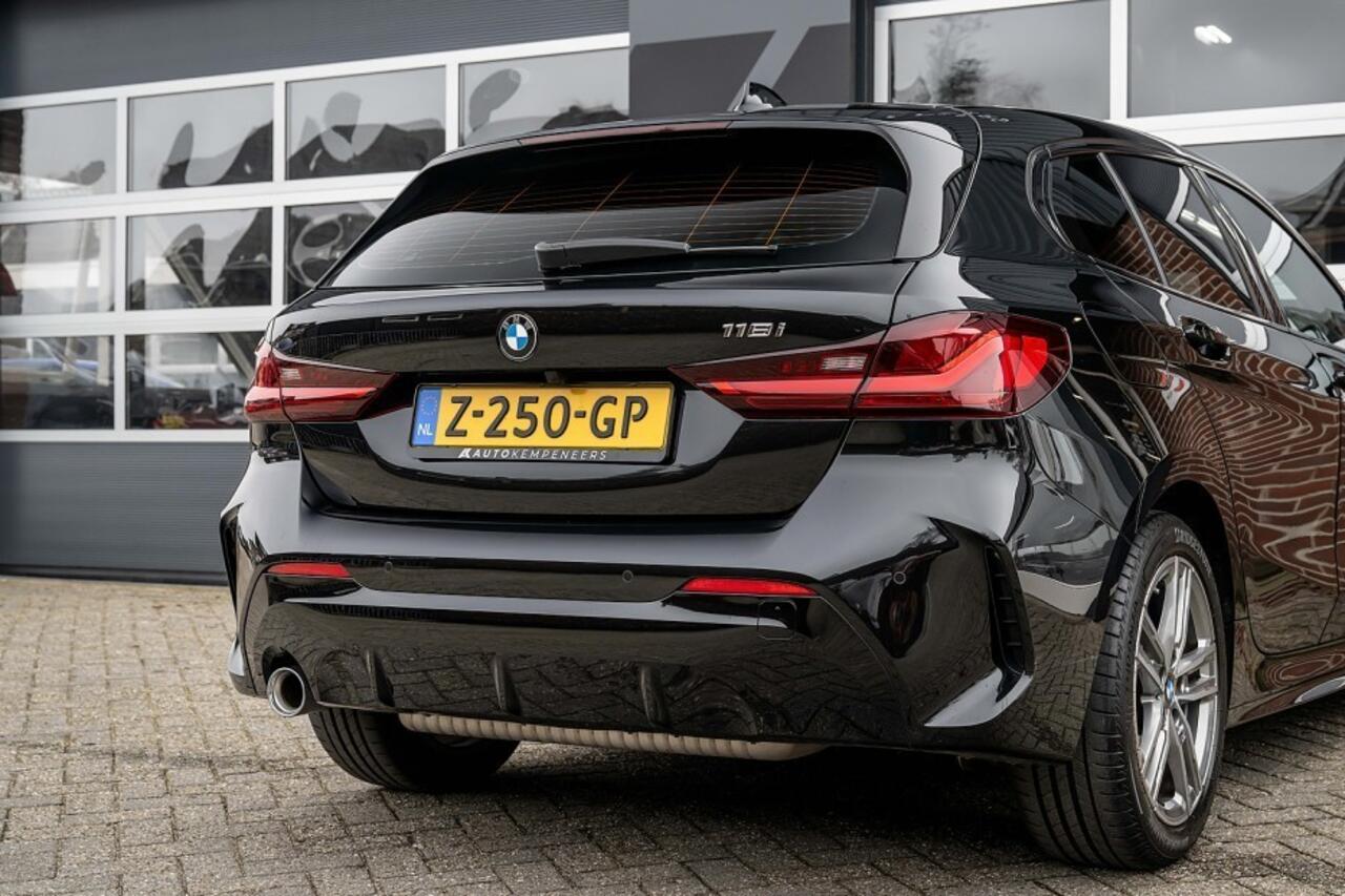 BMW 1-SERIE 118 118i M Sport | Shadow | Camera | Apple CarPlay | ACC | Stoelverwarming | Sportstoelen |