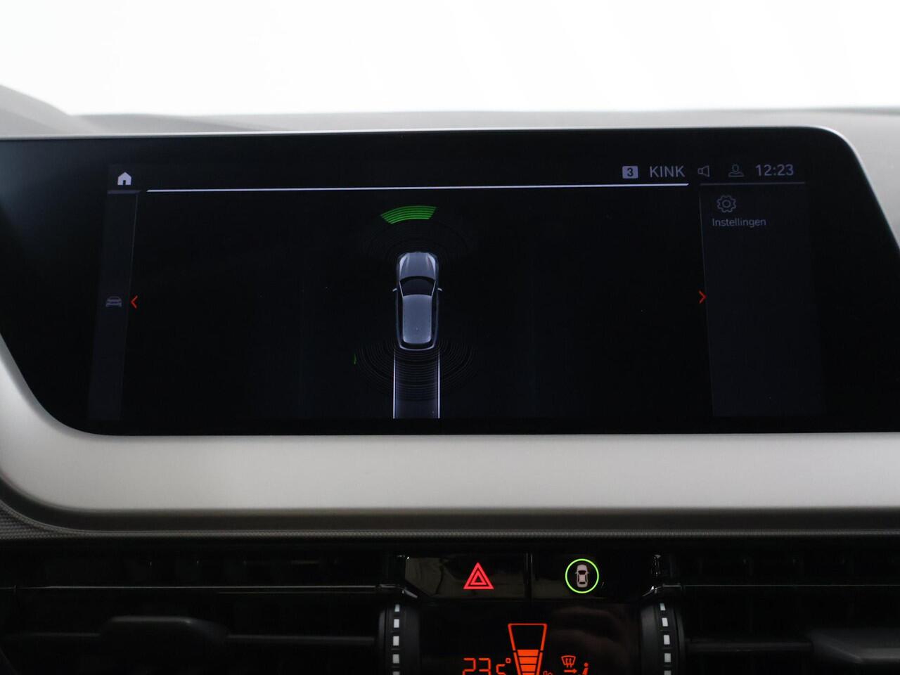 BMW 1-SERIE 118i Introduction Edition | Navigatie | Parkeersensoren | Climate Control | Cruise Control |