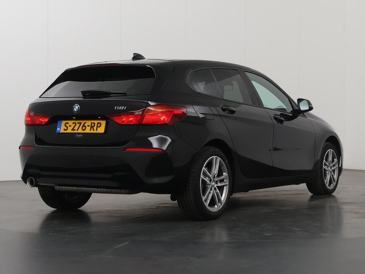 BMW 1-SERIE 118i Introduction Edition | Navigatie | Parkeersensoren | Climate Control | Cruise Control |