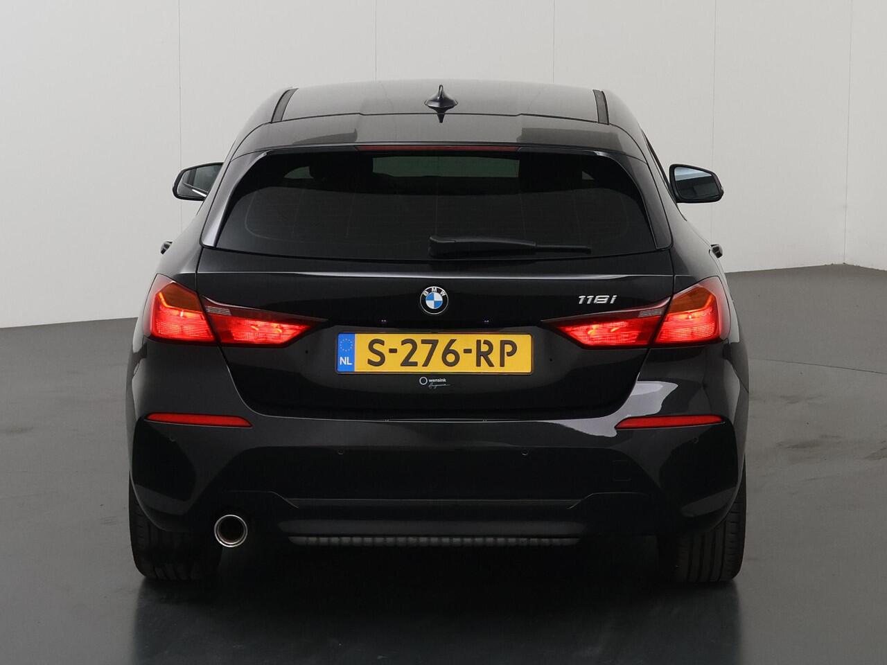 BMW 1-SERIE 118i Introduction Edition | Navigatie | Parkeersensoren | Climate Control | Cruise Control |