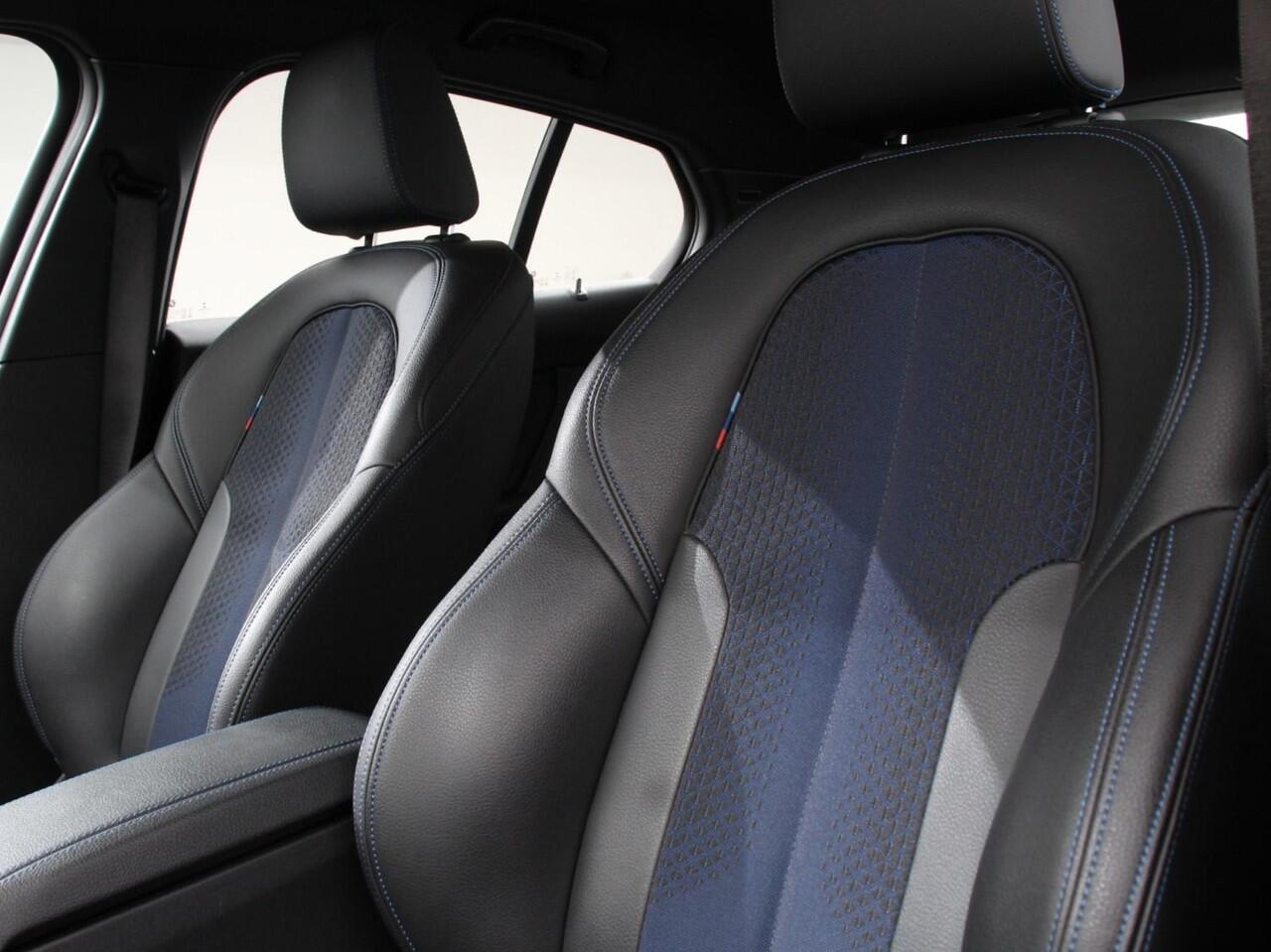 BMW 1-SERIE 118i M-Sport Automaat | Digitale Cockpit | Climate control | Stoel verwarming | LED | Sfeer verlichting | Lichtmetalen velgen | Navigatie | Apple carplay/ Android auto | Parkeersensoren