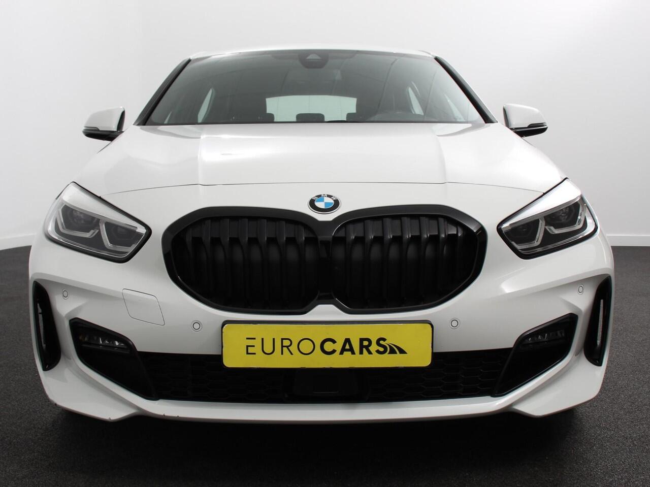 BMW 1-SERIE 118i M-Sport Automaat | Digitale Cockpit | Climate control | Stoel verwarming | LED | Sfeer verlichting | Lichtmetalen velgen | Navigatie | Apple carplay/ Android auto | Parkeersensoren