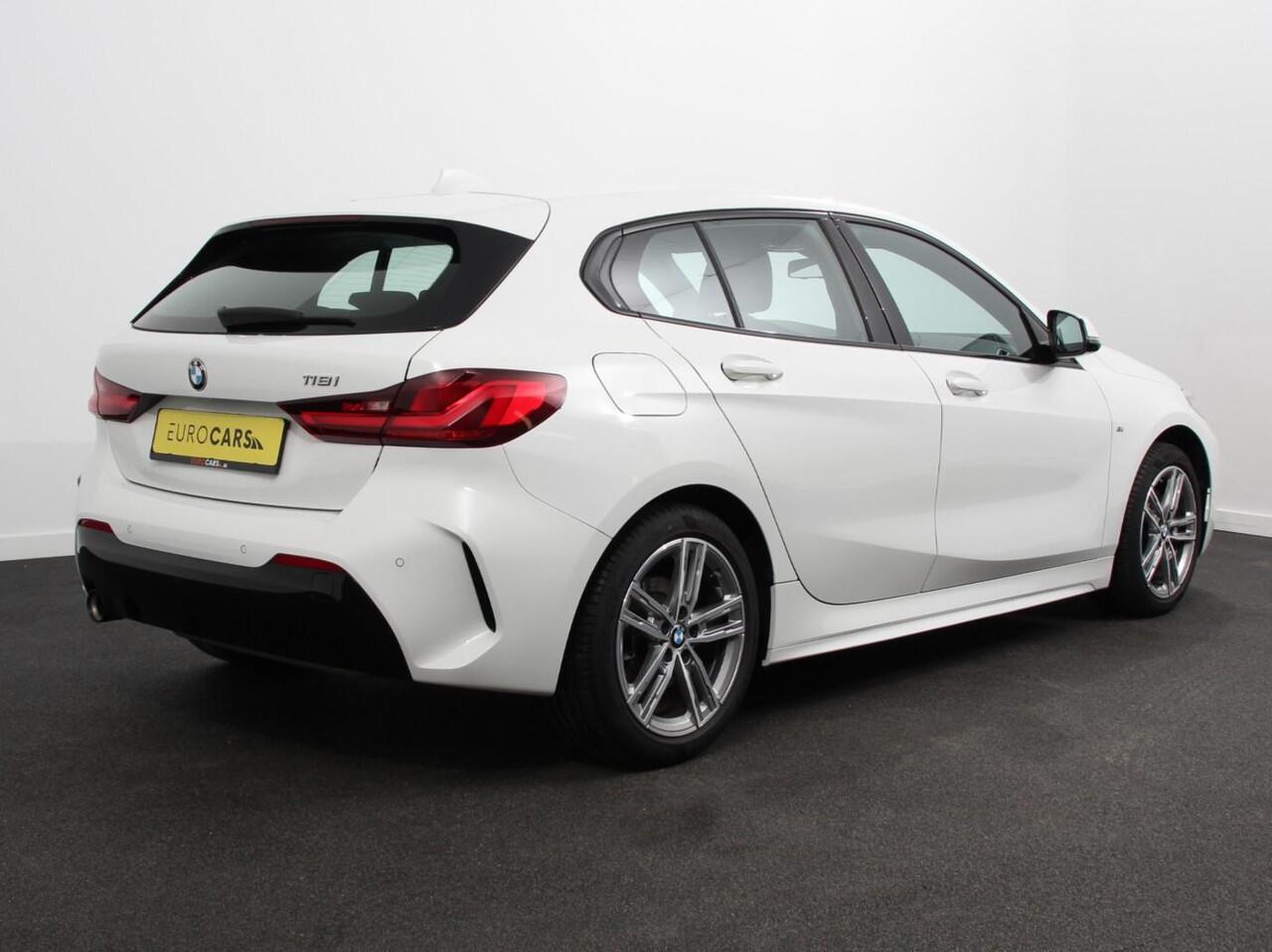 BMW 1-SERIE 118i M-Sport Automaat | Digitale Cockpit | Climate control | Stoel verwarming | LED | Sfeer verlichting | Lichtmetalen velgen | Navigatie | Apple carplay/ Android auto | Parkeersensoren