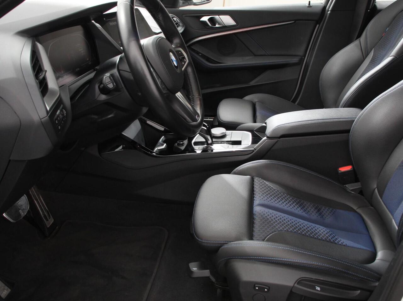 BMW 1-SERIE 118i M-Sport Automaat | Digitale Cockpit | Climate control | Stoel verwarming | LED | Sfeer verlichting | Lichtmetalen velgen | Navigatie | Apple carplay/ Android auto | Parkeersensoren