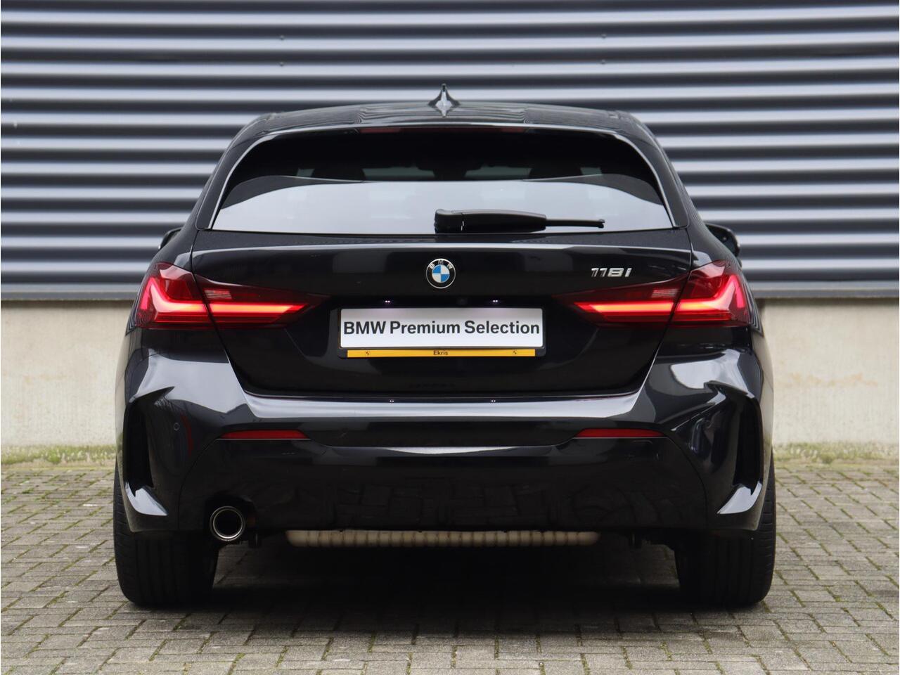 BMW 1-SERIE 5-deurs 118i | High Executive | M Sportpakket | Panodak | Head-Up | Harman Kardon | Elektr. Stoelen | Adaptive Cruise Control | Comfort Access | 18'' LMV | Lentevoordeel