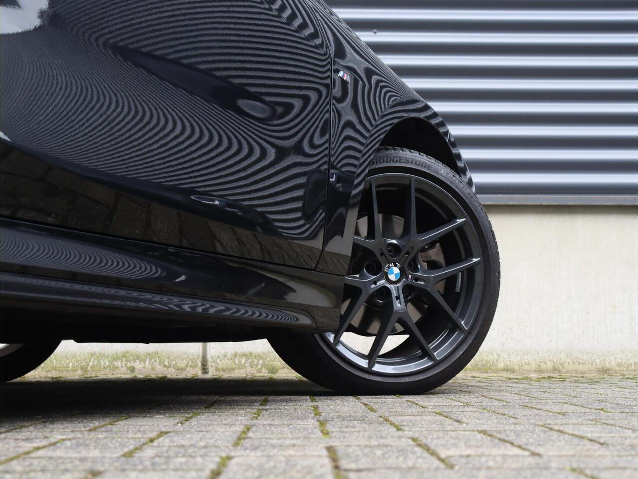 BMW 1-SERIE 5-deurs 118i | High Executive | M Sportpakket | Panodak | Head-Up | Harman Kardon | Elektr. Stoelen | Adaptive Cruise Control | Comfort Access | 18'' LMV | Lentevoordeel
