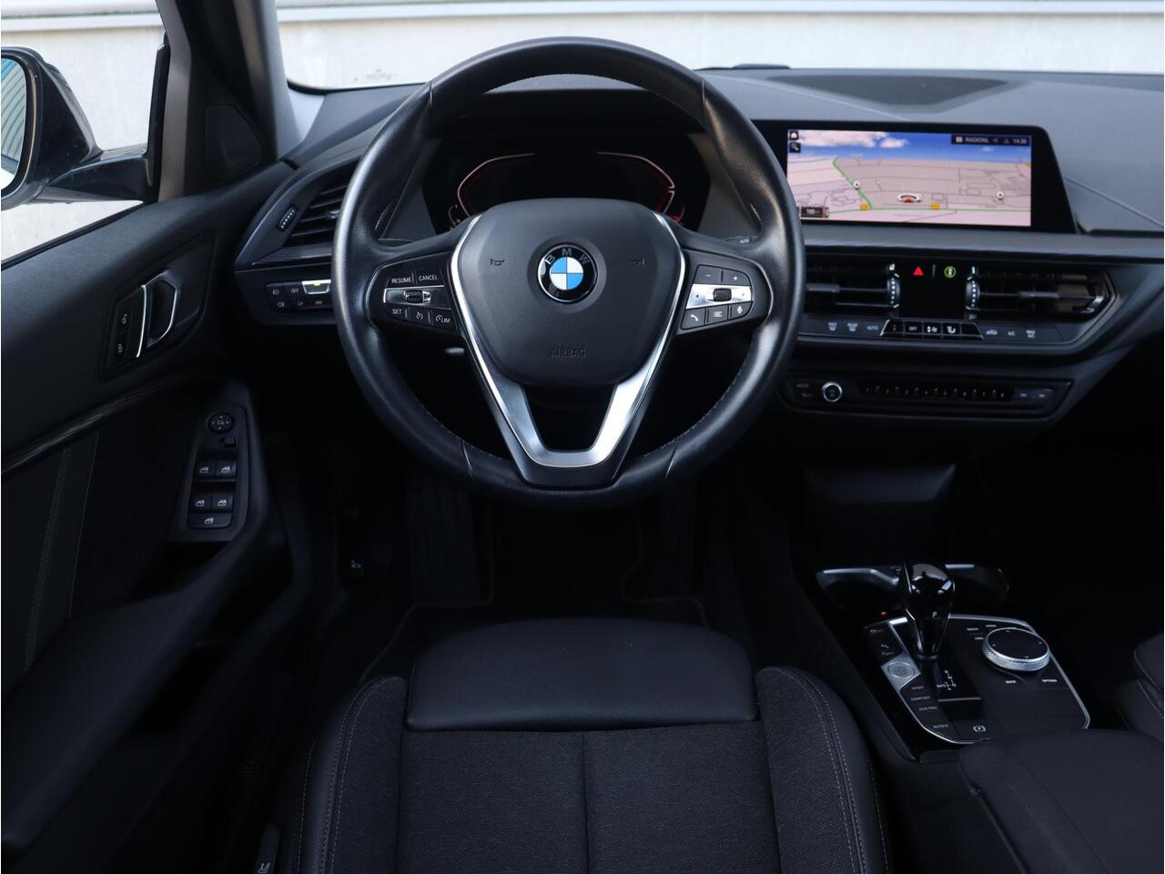 BMW 1-SERIE 5-deurs 118i | Executive | Sport Line | Sportstoelen | LED Koplampen | Apple Carplay | Hi-Fi | PDC V+A | 17'' LMV | Lentevoordeel