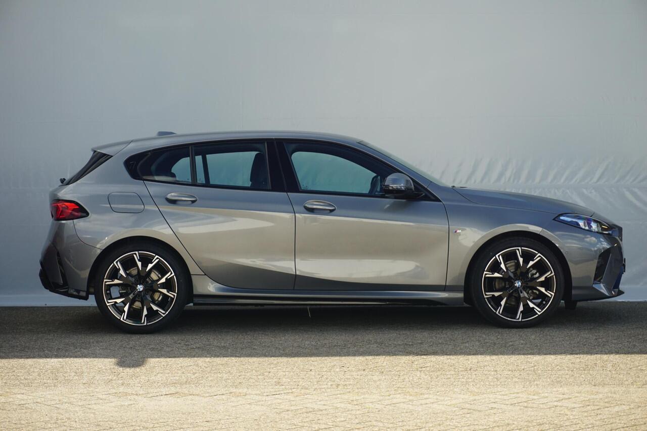 BMW 1-SERIE 120 M Sportpakket 19'' / Comfort Acces / Head-Up Display / Parking Assistant Plus