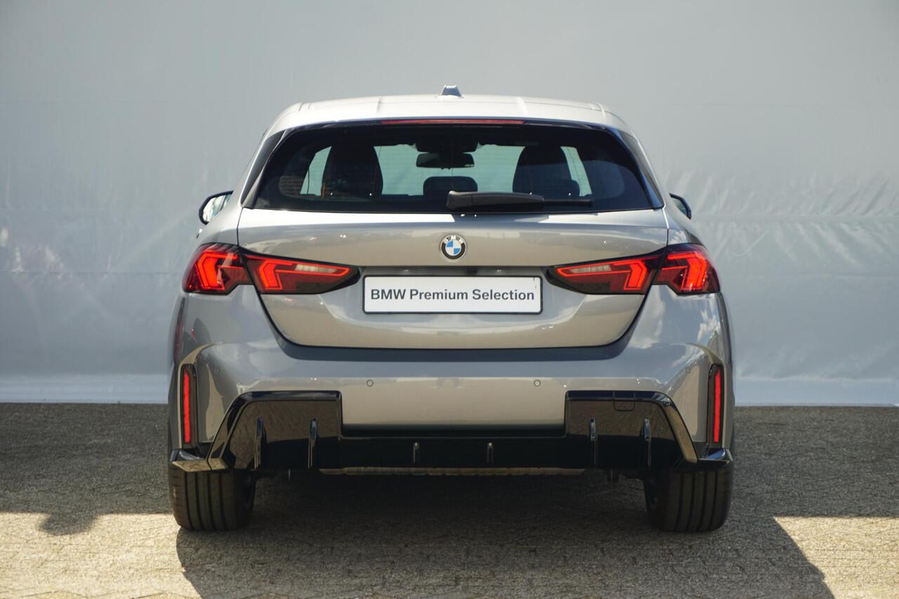 BMW 1-SERIE 120 M Sportpakket 19'' / Comfort Acces / Head-Up Display / Parking Assistant Plus