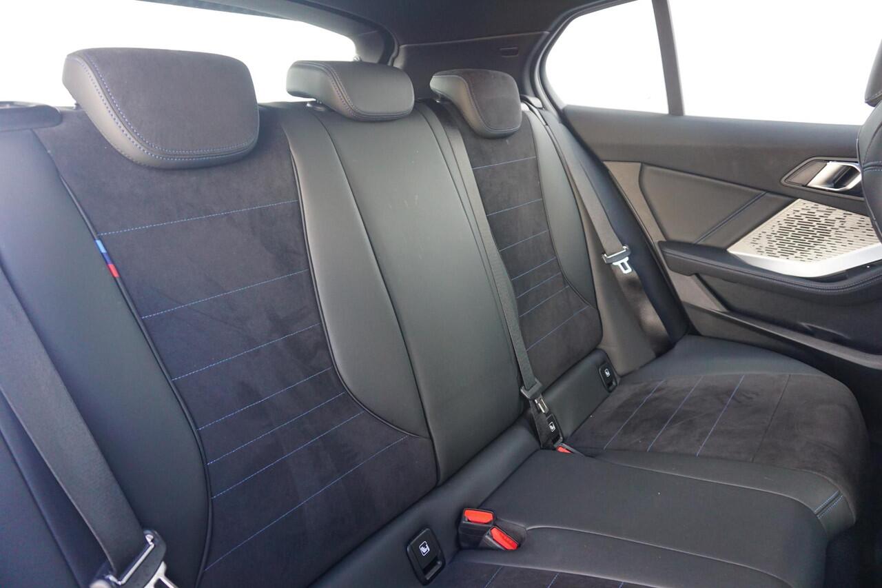 BMW 1-SERIE 120 M Sportpakket 19'' / Comfort Acces / Head-Up Display / Parking Assistant Plus