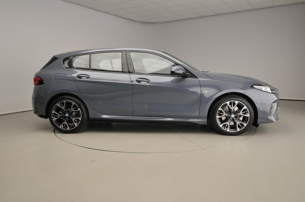 BMW 1-SERIE 5-deurs 120 | M-Sportpakket | LED | HUD | Sportstoelen | Elektr. zetels | Keyles go | DAB | Alu 18 inch