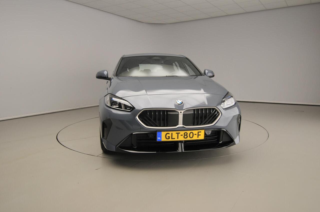 BMW 1-SERIE 5-deurs 120 | M-Sportpakket | LED | HUD | Sportstoelen | Elektr. zetels | Keyles go | DAB | Alu 18 inch