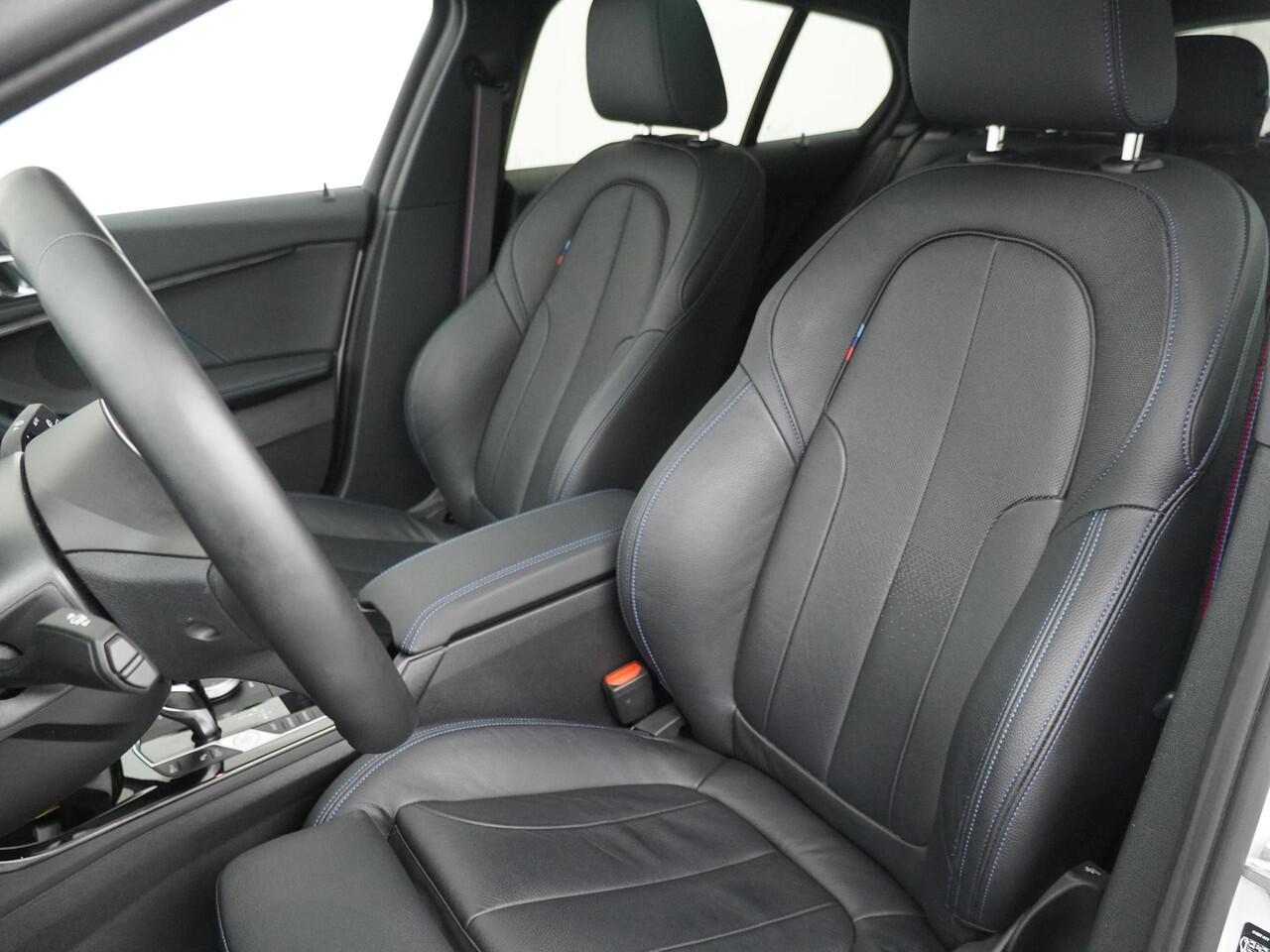 BMW 1-SERIE 118i | M Sport Pro | 19inch | Panoramadak |