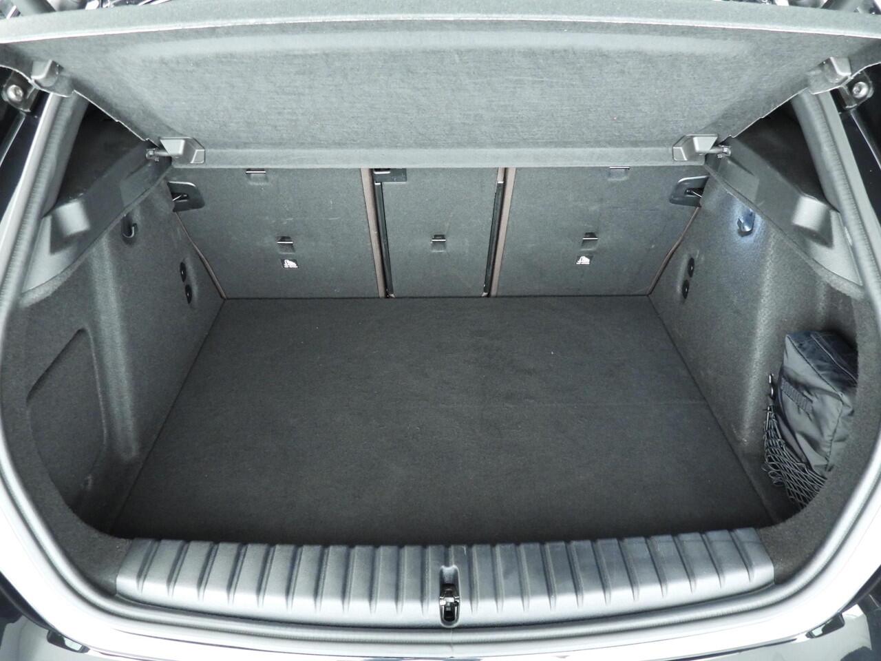 BMW 1-SERIE 5-deurs M135 xDrive | M-Sportpakket | LED | Leder | HUD | Schuifdak | Elektr. zetels | DAB | Harman-kardon sound | Alu 18 inch