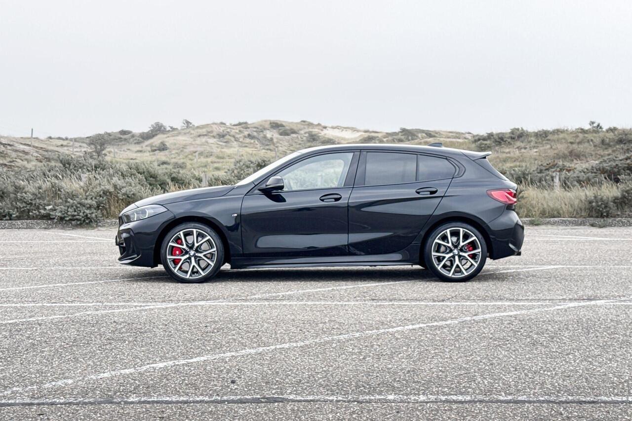 BMW 1-SERIE 118i | M Sport Pro | Stoelverwarming | Trekhaak |