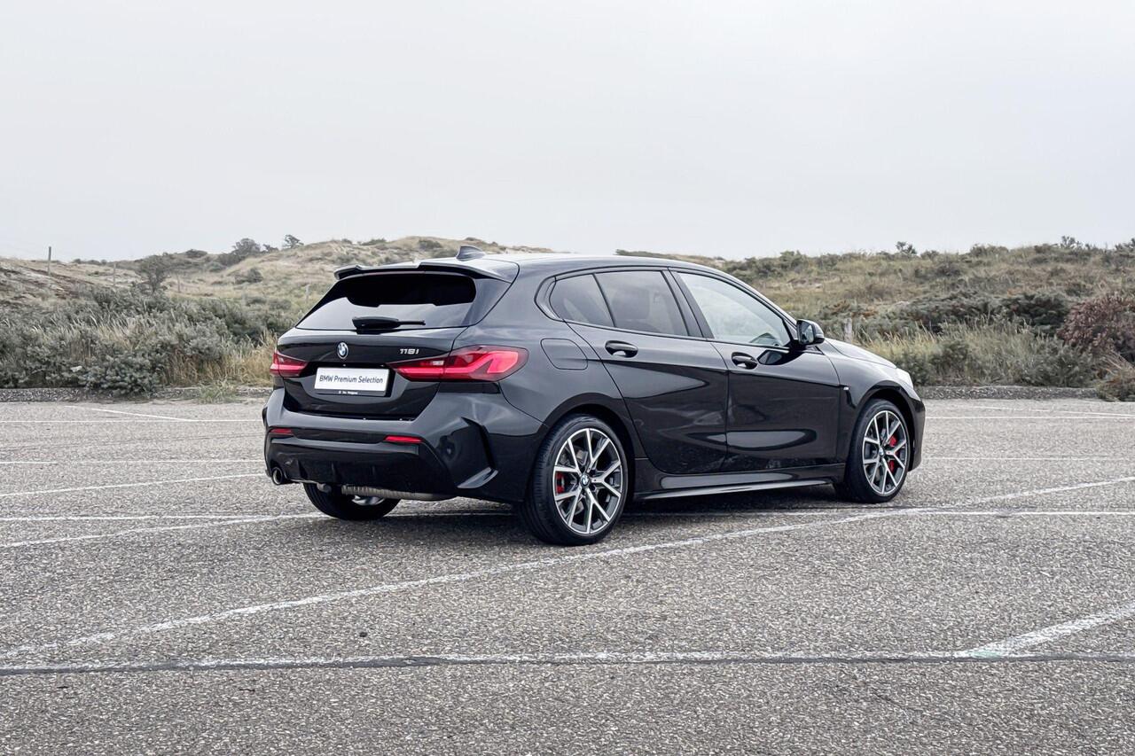 BMW 1-SERIE 118i | M Sport Pro | Stoelverwarming | Trekhaak |