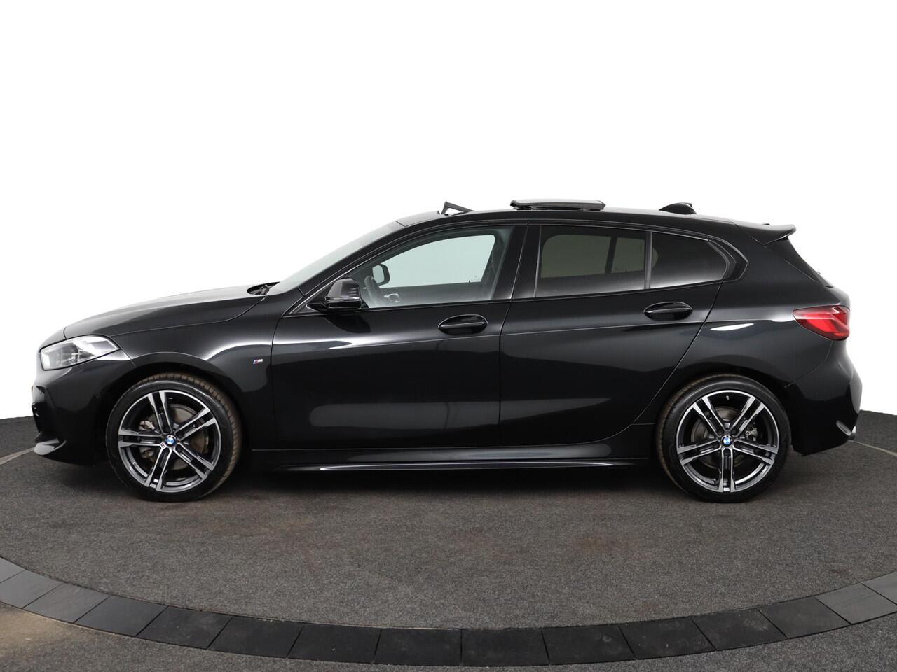 BMW 1-SERIE 118i | M Sportpakket | Panoramadak | Trekhaak