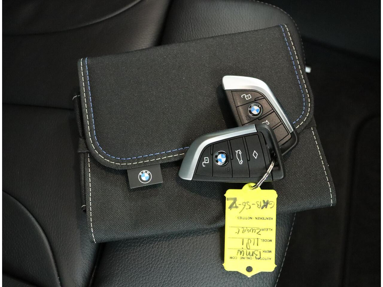 BMW 1-SERIE 118i | M Sportpakket | Panoramadak | Trekhaak