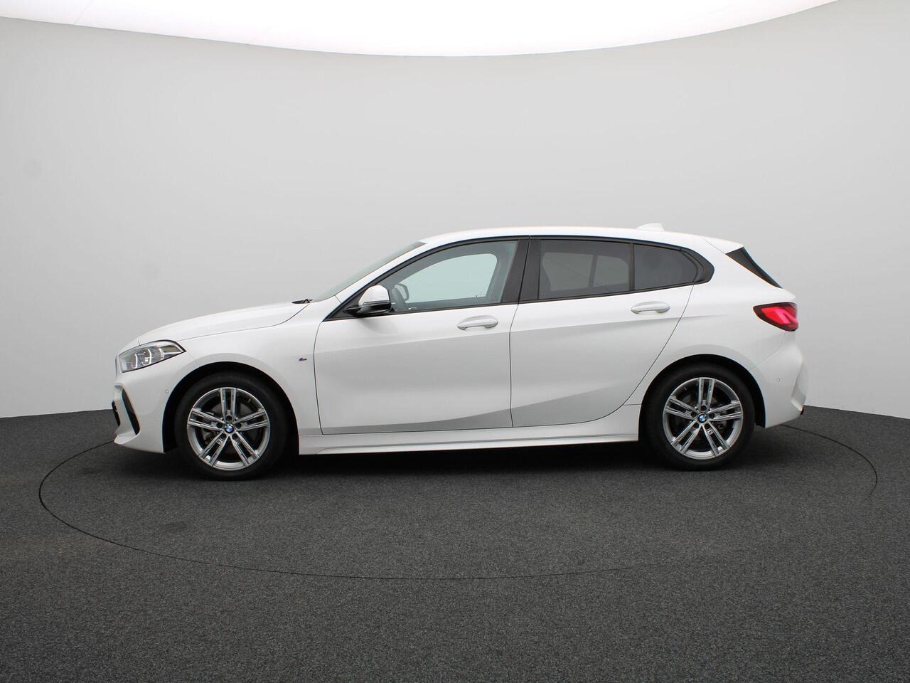 BMW 1-SERIE 118i M Sportpakket | Stoelverwarming | Achteruitrijcamera | Sportstoelen | 17"