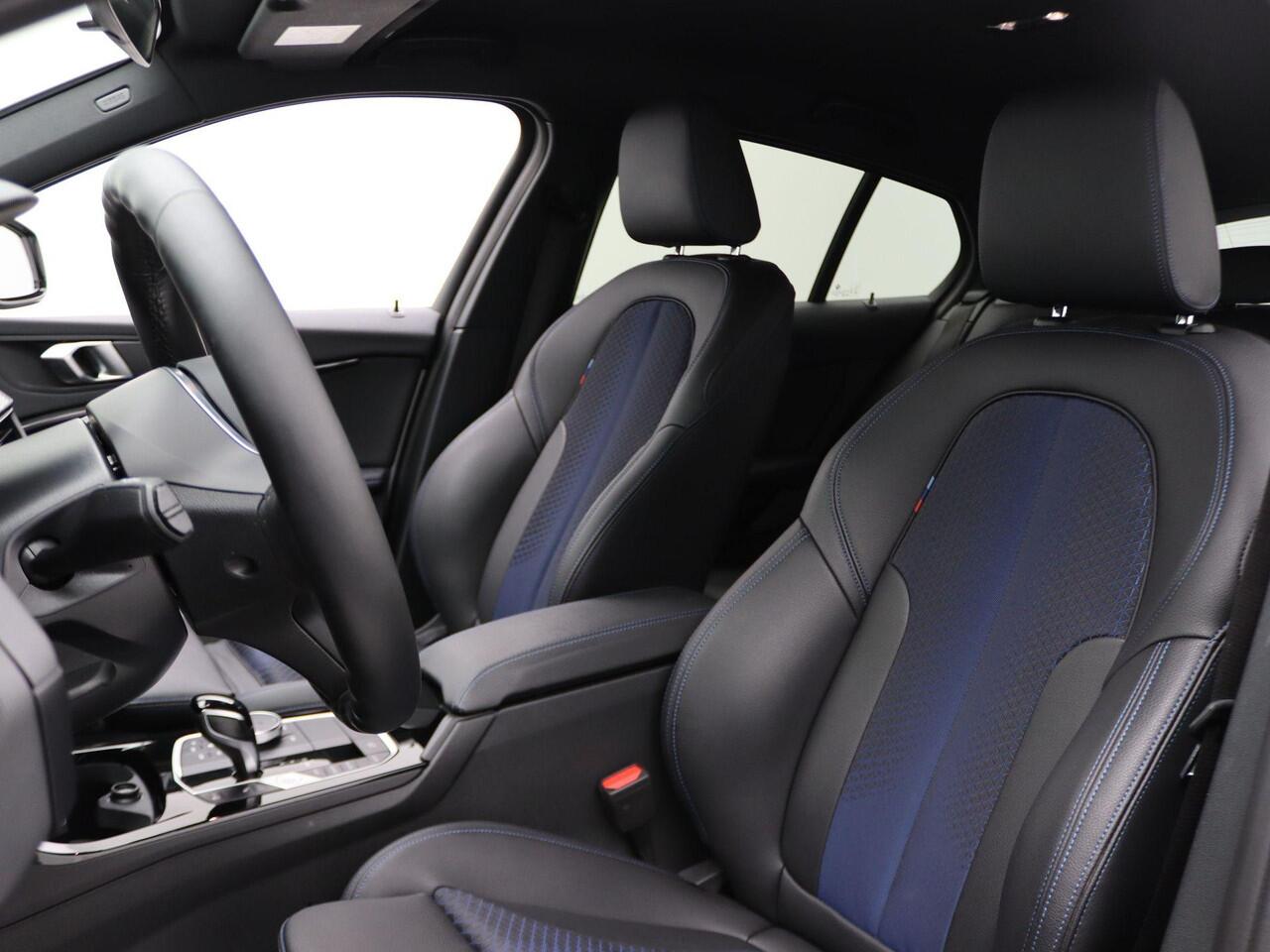 BMW 1-SERIE 118i M Sportpakket | Stoelverwarming | Achteruitrijcamera | Sportstoelen | 17"