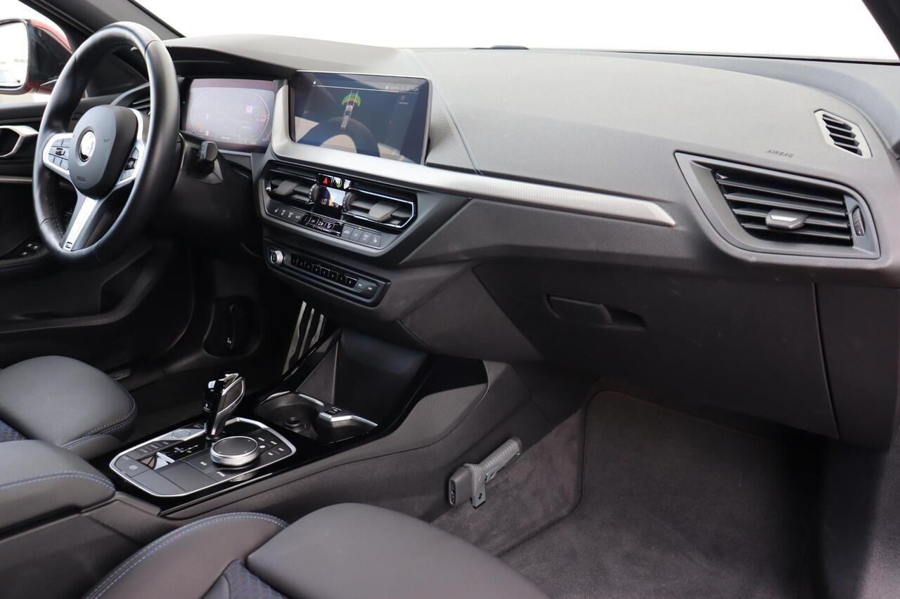 BMW 1-SERIE 118i M Sportpakket Pro/ Sportstoelen/ Stoelverwarming/ Cruise Control/ Getint Glas/ 19" LMV