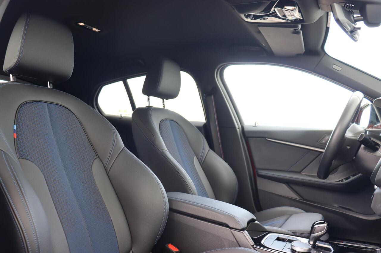 BMW 1-SERIE 118i M Sportpakket Pro/ Sportstoelen/ Stoelverwarming/ Cruise Control/ Getint Glas/ 19" LMV