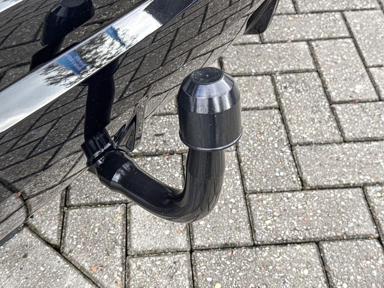 BMW 1-SERIE 118i M Sport | Trekhaak | Voorstoelen verwarmd