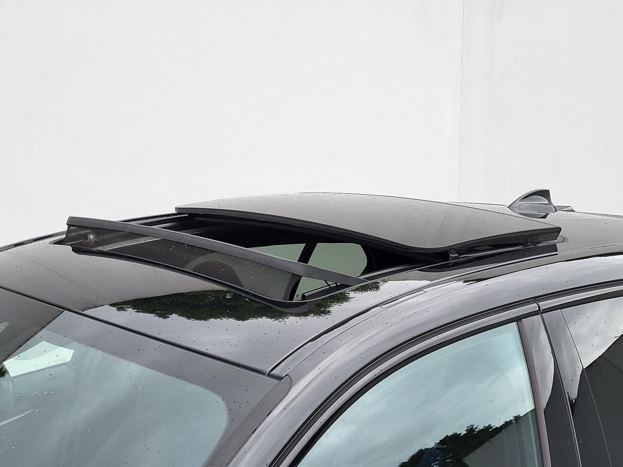 BMW 1-SERIE 118i Automaat / Dealer Onderhouden / M-Sport / Navigatie / Schuif- en Kantel Dak / Harman Kardon / Sportstoelen / Achteruitrijcamera / Head- up display / Apple Carplay & Android Auto /