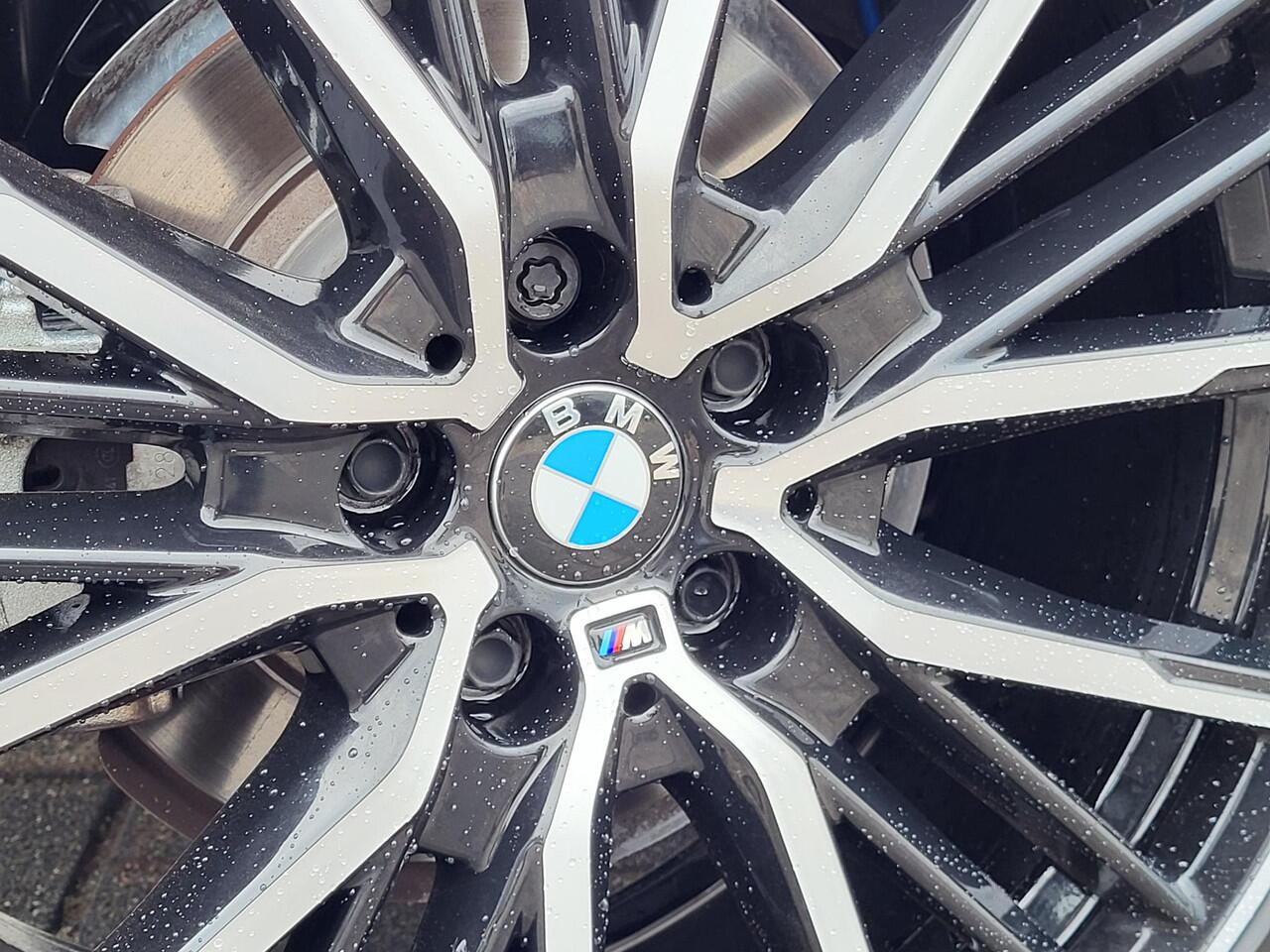 BMW 1-SERIE 118i Automaat / Dealer Onderhouden / M-Sport / Navigatie / Schuif- en Kantel Dak / Harman Kardon / Sportstoelen / Achteruitrijcamera / Head- up display / Apple Carplay & Android Auto /