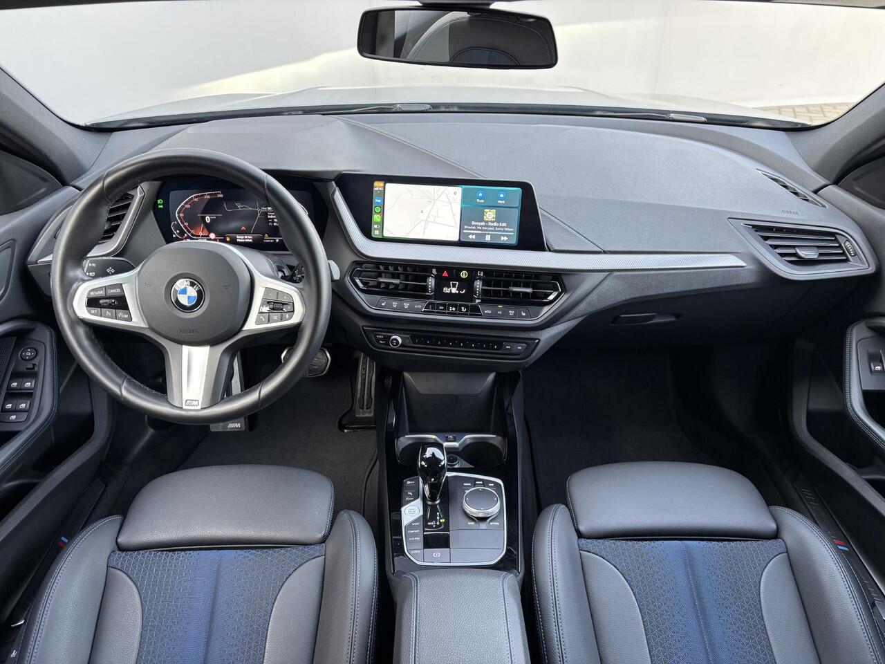 BMW 1-SERIE 118i Automaat / M-SPORT / Pack LED / Fabrieksgarantie tot 06-2026 / Dealer onderhouden / Sportstoelen / Trekgewicht 1300 Kg / Cruise control / Stoelverwarming / Apple Carplay Android Auto / Climate control / Keyless Entry/Start /