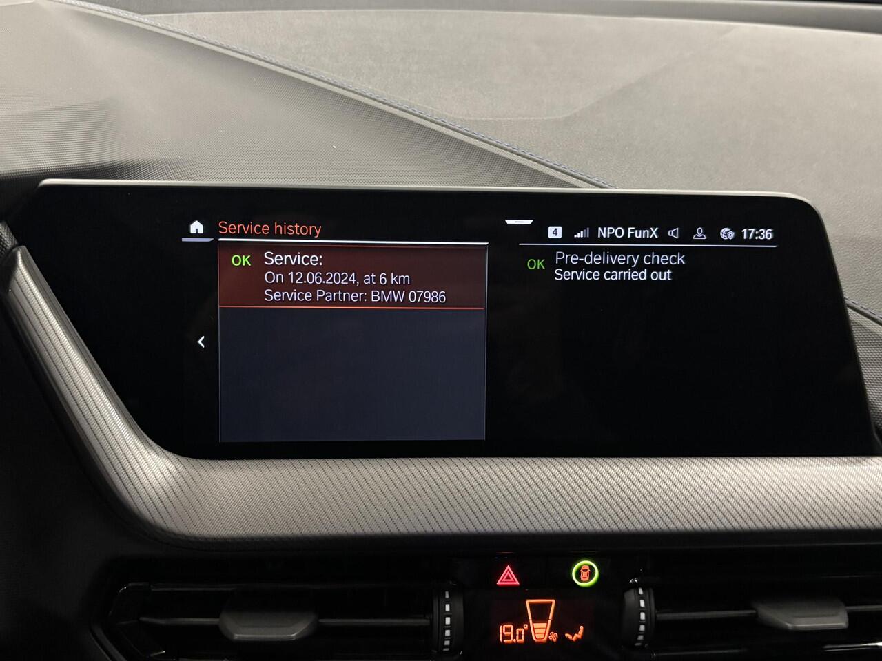 BMW 1-SERIE 118i Automaat / M-SPORT / Pack LED / Fabrieksgarantie tot 06-2026 / Dealer onderhouden / Sportstoelen / Trekgewicht 1300 Kg / Cruise control / Stoelverwarming / Apple Carplay Android Auto / Climate control / Keyless Entry/Start /