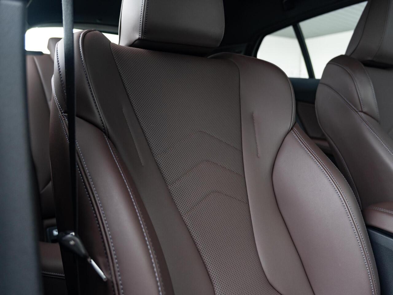 BMW 1-SERIE 120 | M Sportpakket | Innovation Pack | Comfort Access | Driving Assistant | Head-Up Display | 18''