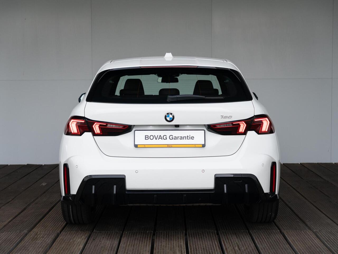 BMW 1-SERIE 120 | M Sportpakket | Innovation Pack | Comfort Access | Driving Assistant | Head-Up Display | 18''