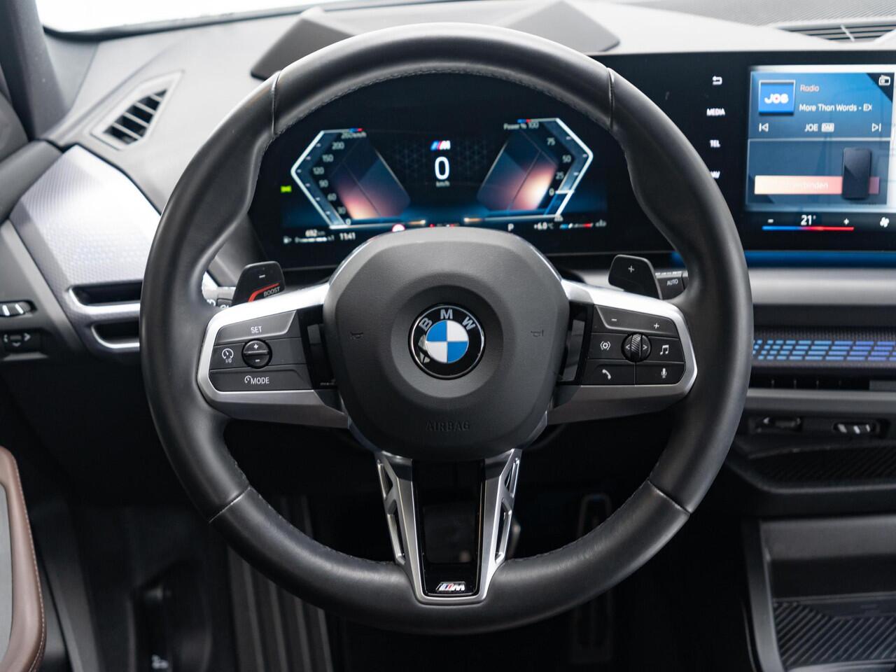 BMW 1-SERIE 120 | M Sportpakket | Innovation Pack | Comfort Access | Driving Assistant | Head-Up Display | 18''