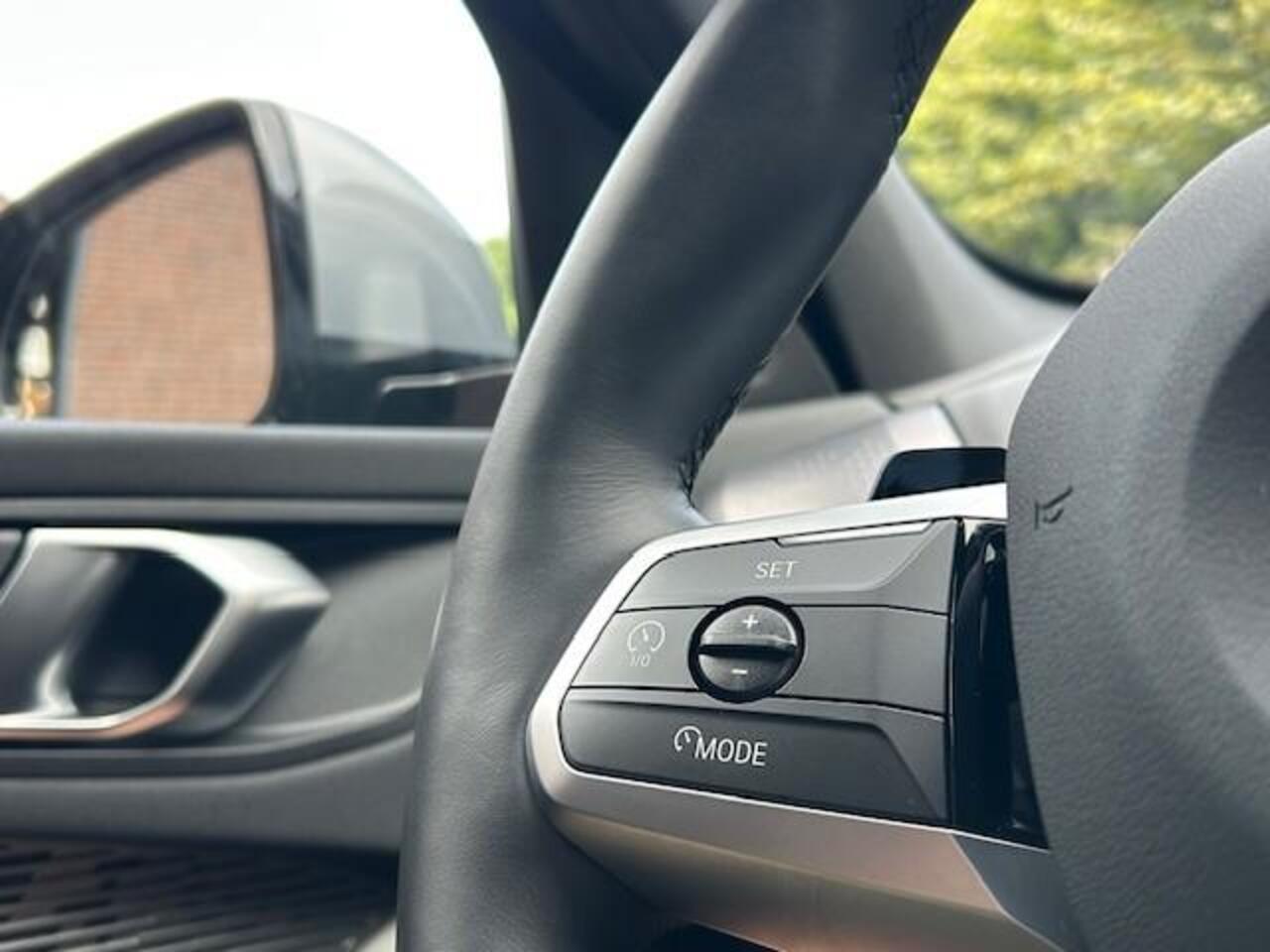 BMW 1-SERIE 120 M-Sport Design Edition l Sfeer Verlichting l Stoelverwarming l Apple Carplay l