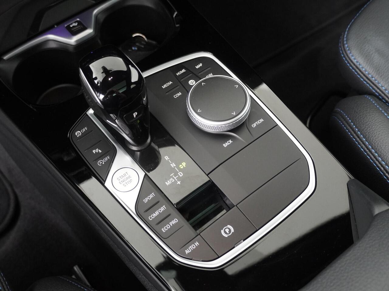 BMW 1-SERIE 118i | M Sport Pro | 19inch | Panoramadak |