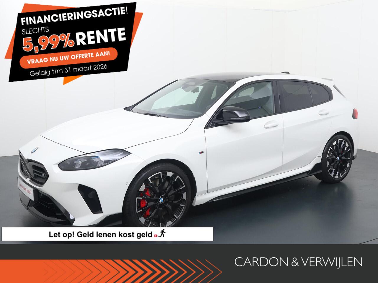 BMW 1-SERIE M135 xDrive 19 "LM M-velgen | M-ec-en interieur | 300 PK | Head up display | Navigatiesysteem | Stoel- en stuurverwarming | 360gr. camera | Harmon Kardon geluid | Afneembare trekhaak |